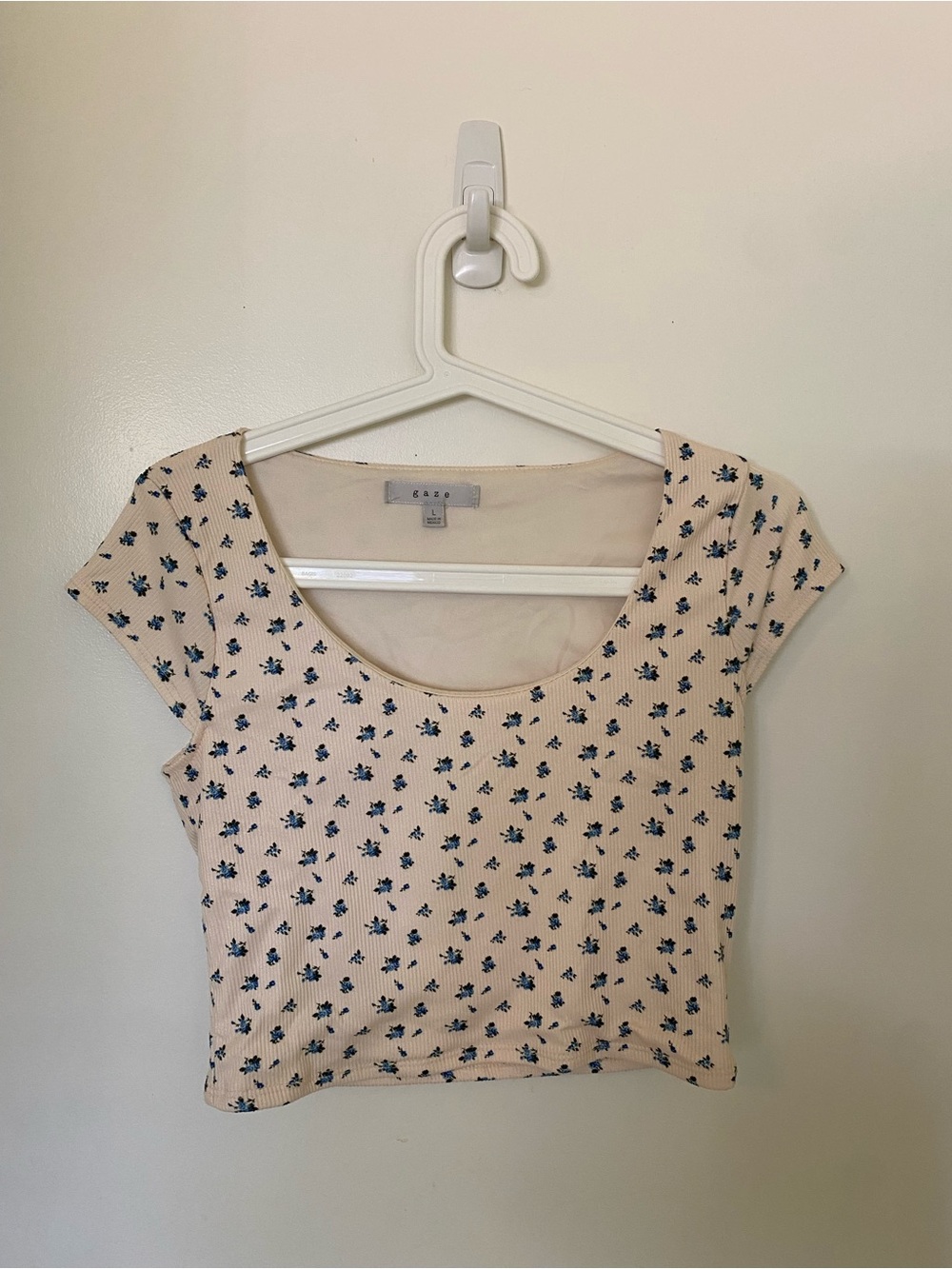 gaze Cream Floral Scoop Neck Crop Top